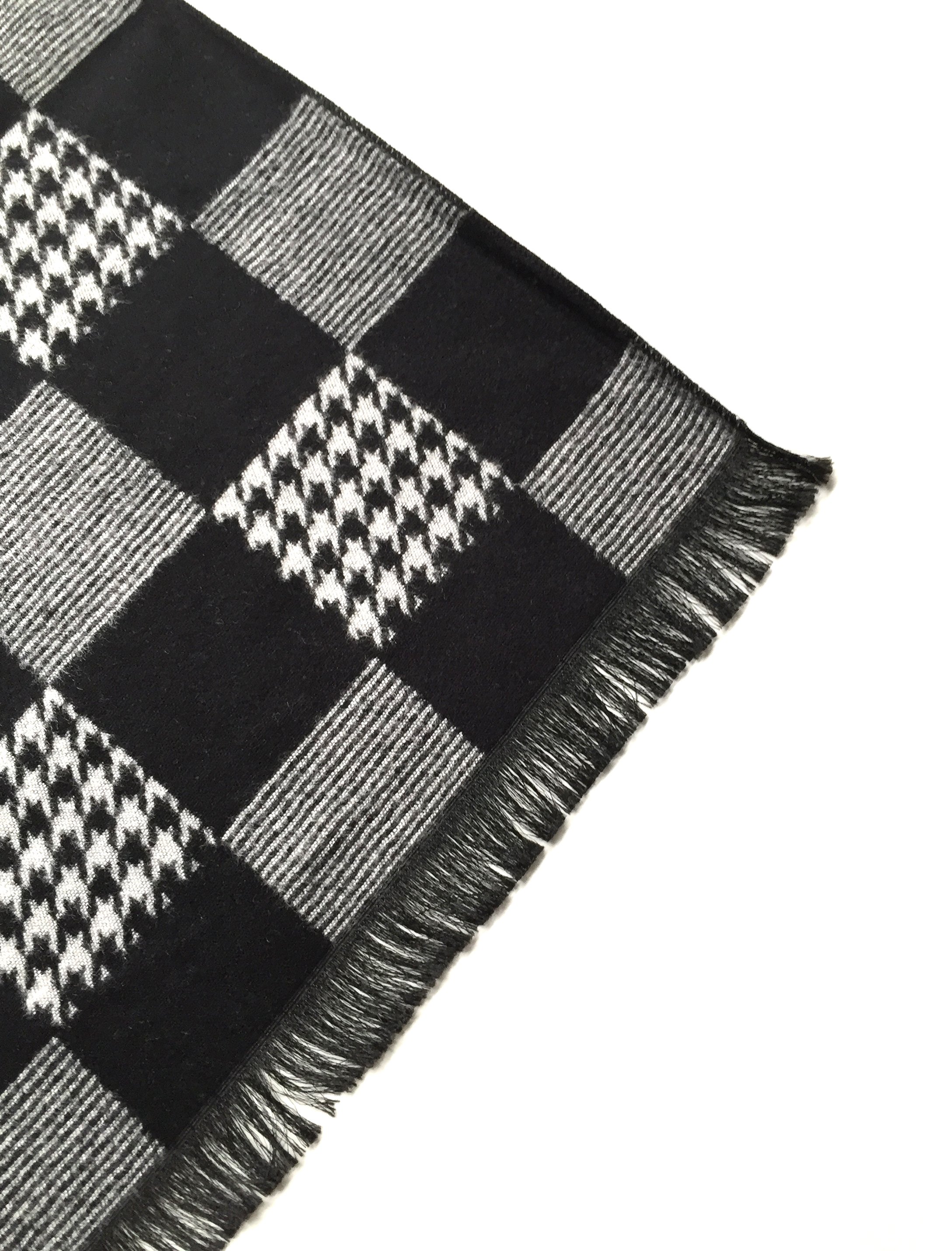 Fular casmir negru cu patrate gri